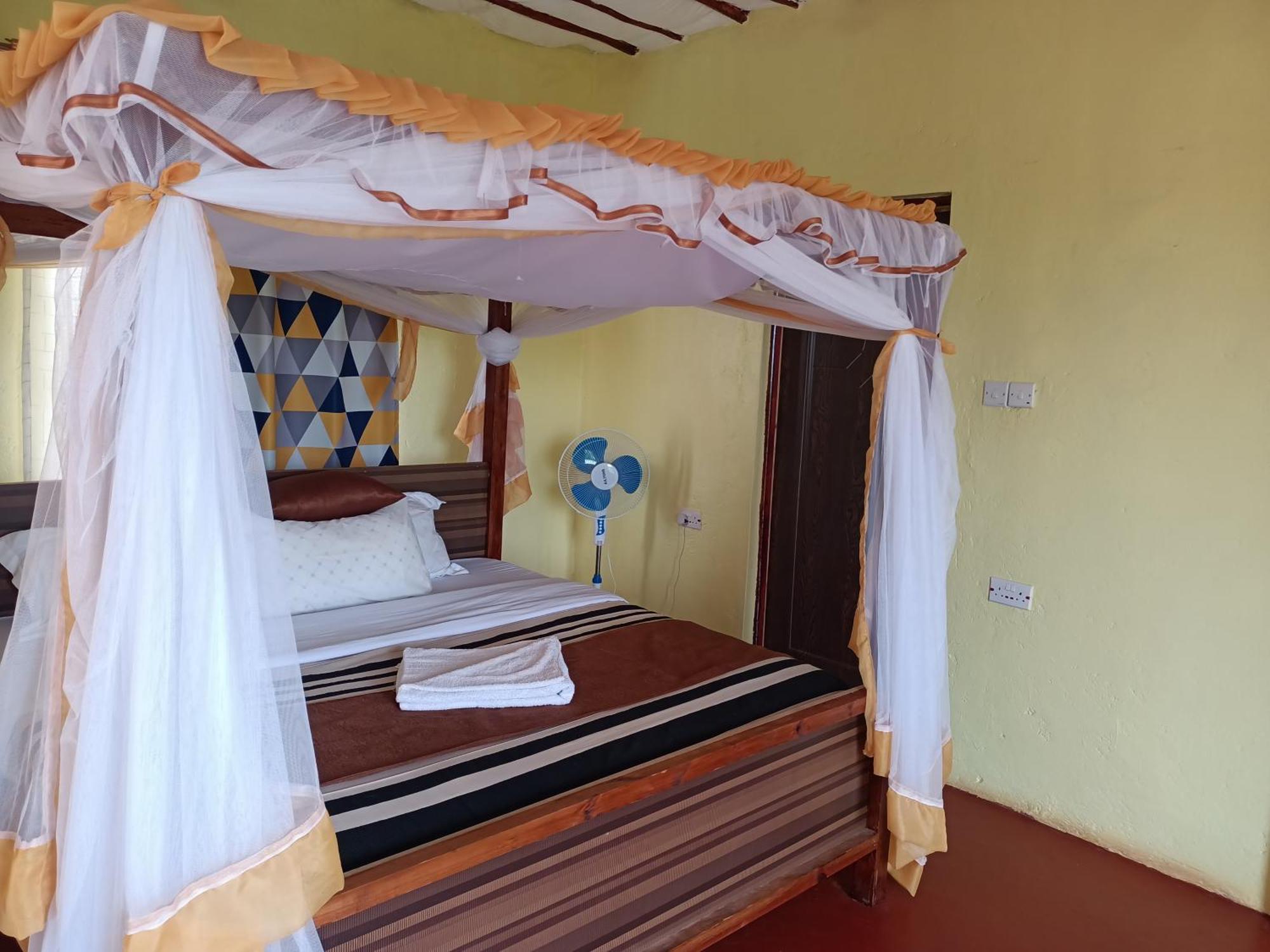 Tausa Tsavo Eco Lodge Voi Экстерьер фото