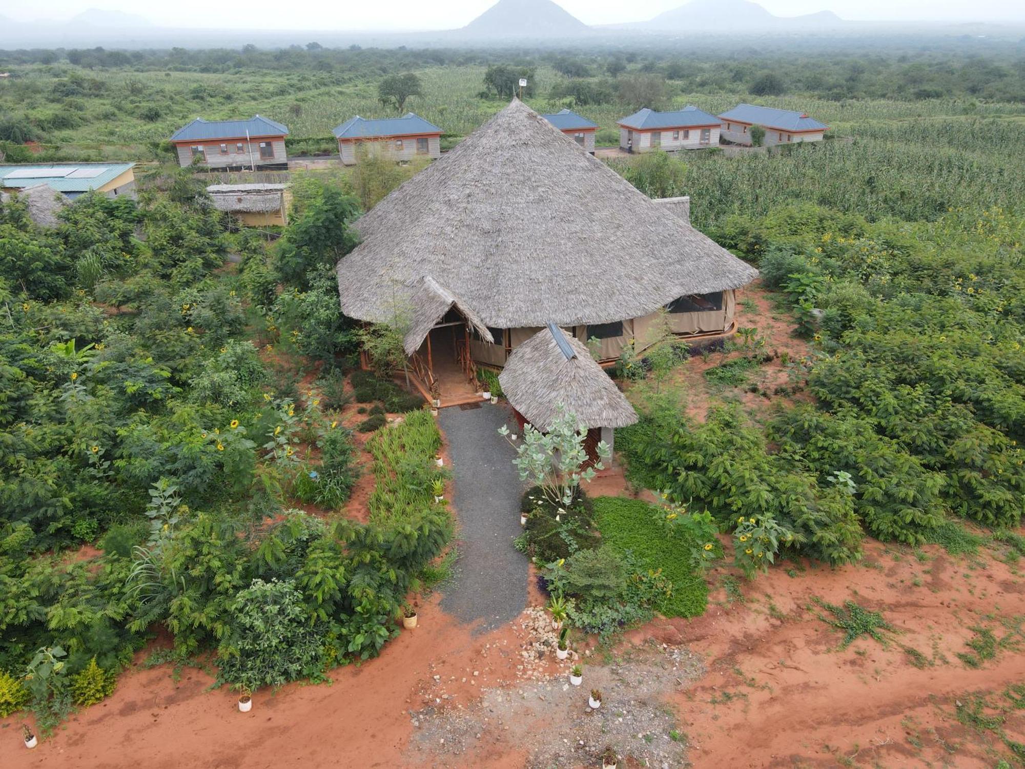 Tausa Tsavo Eco Lodge Voi Экстерьер фото