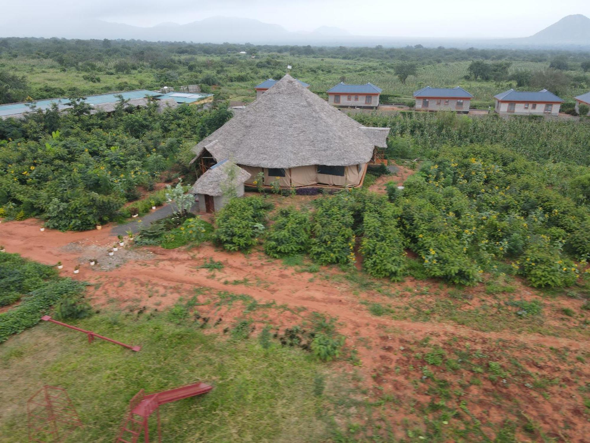 Tausa Tsavo Eco Lodge Voi Экстерьер фото