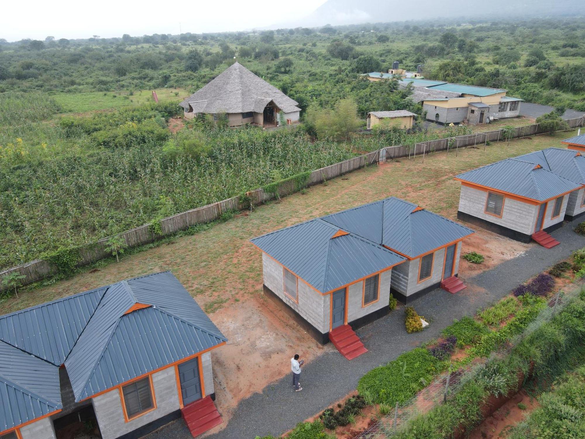Tausa Tsavo Eco Lodge Voi Экстерьер фото