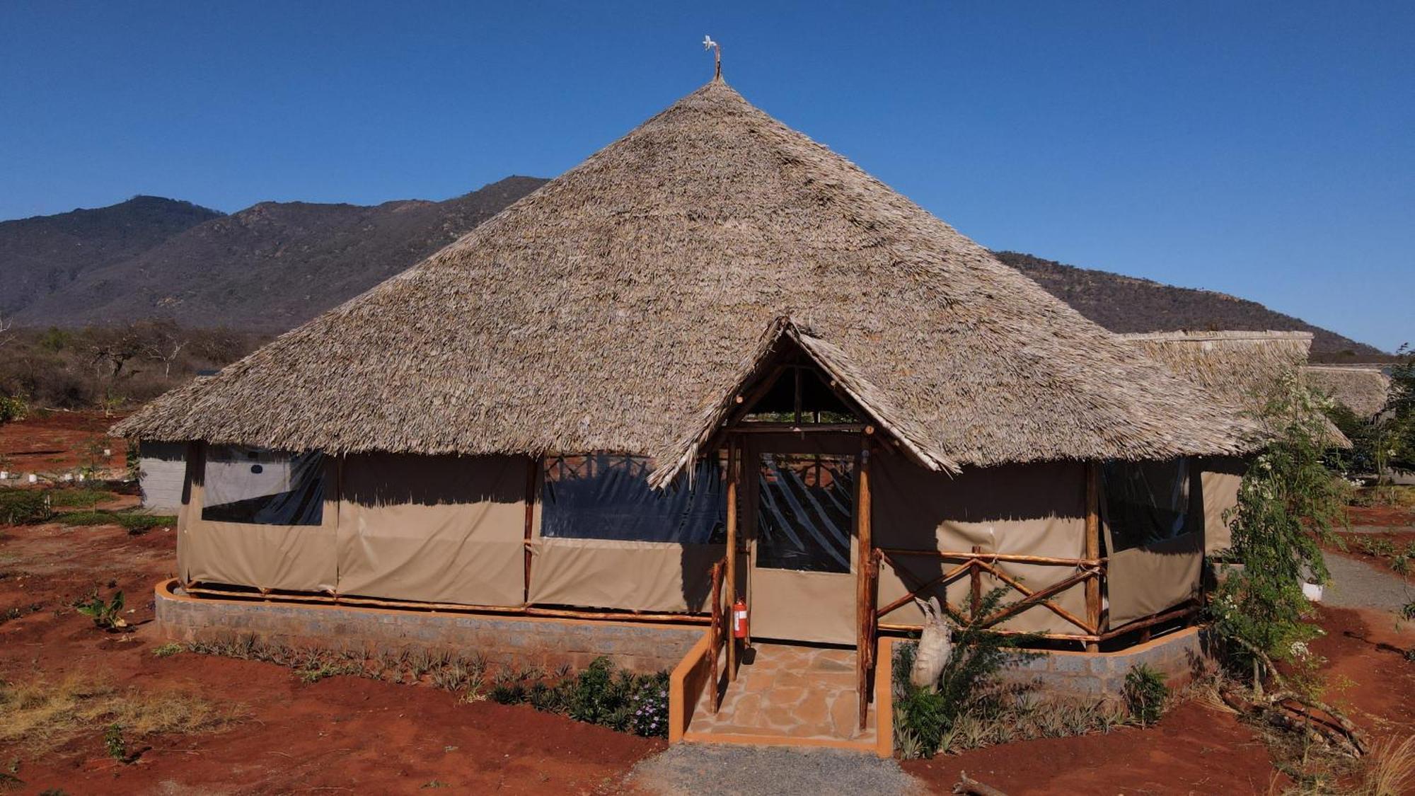 Tausa Tsavo Eco Lodge Voi Экстерьер фото
