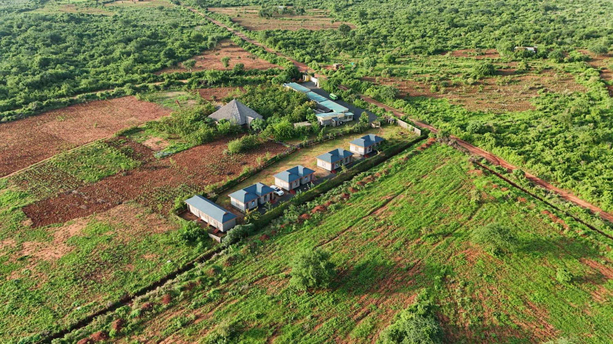 Tausa Tsavo Eco Lodge Voi Экстерьер фото